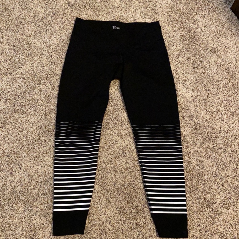 Old Navy active leggings.